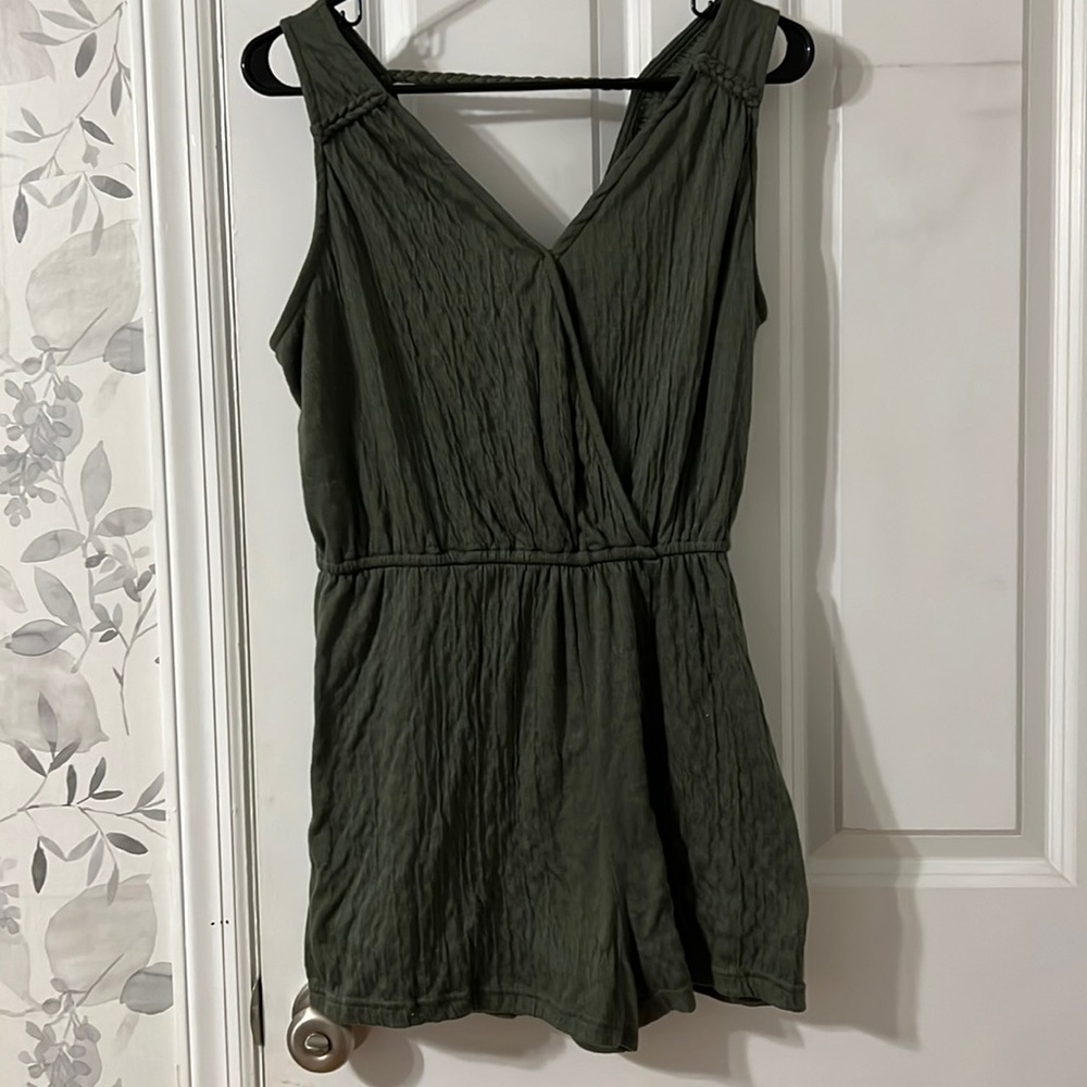 ⭐️FINAL PRICE⭐️Universal Thread Romper